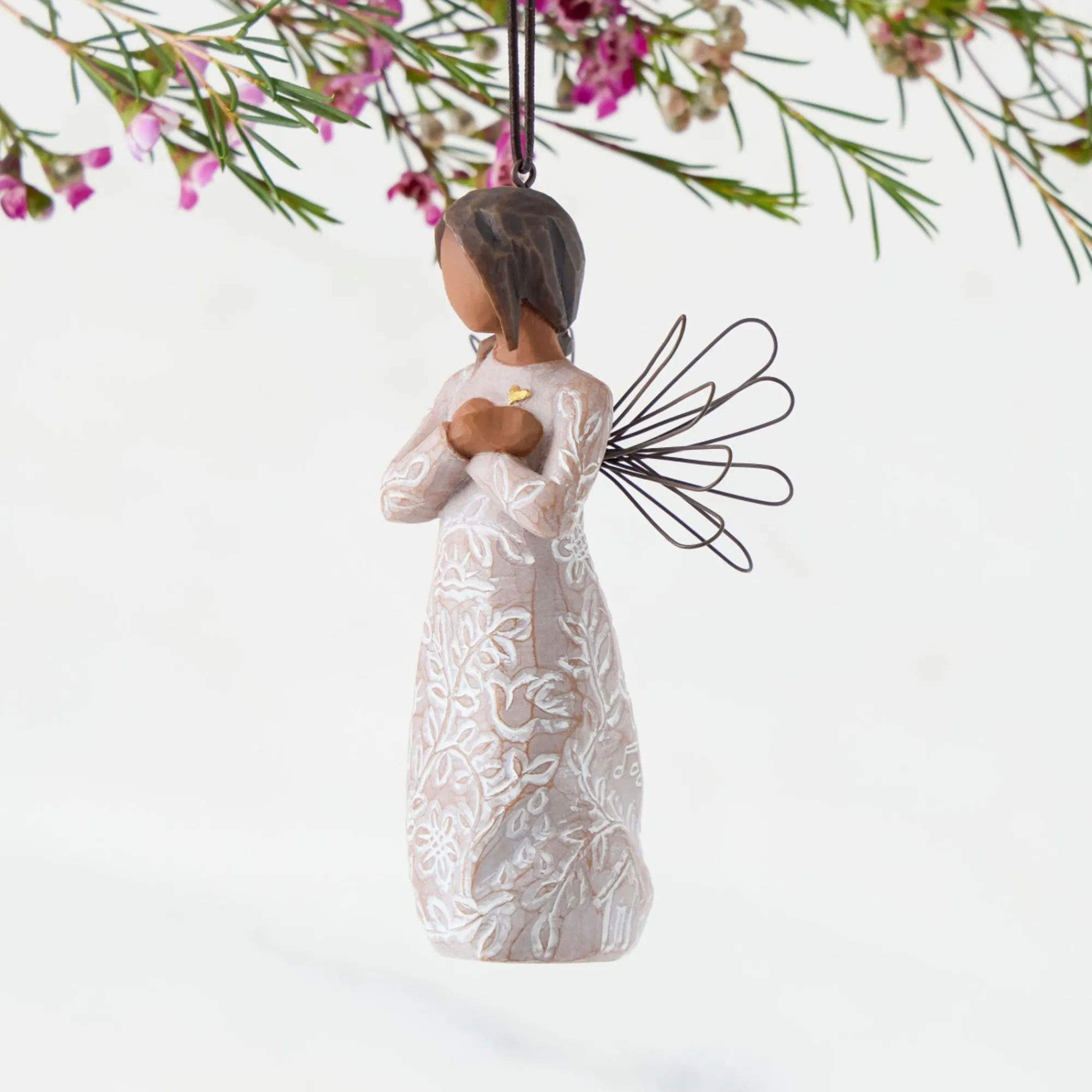 remembrance_darker_skin_o_1.webp Willow Tree Christmas | Remembrance (Darker Skin) Ornament