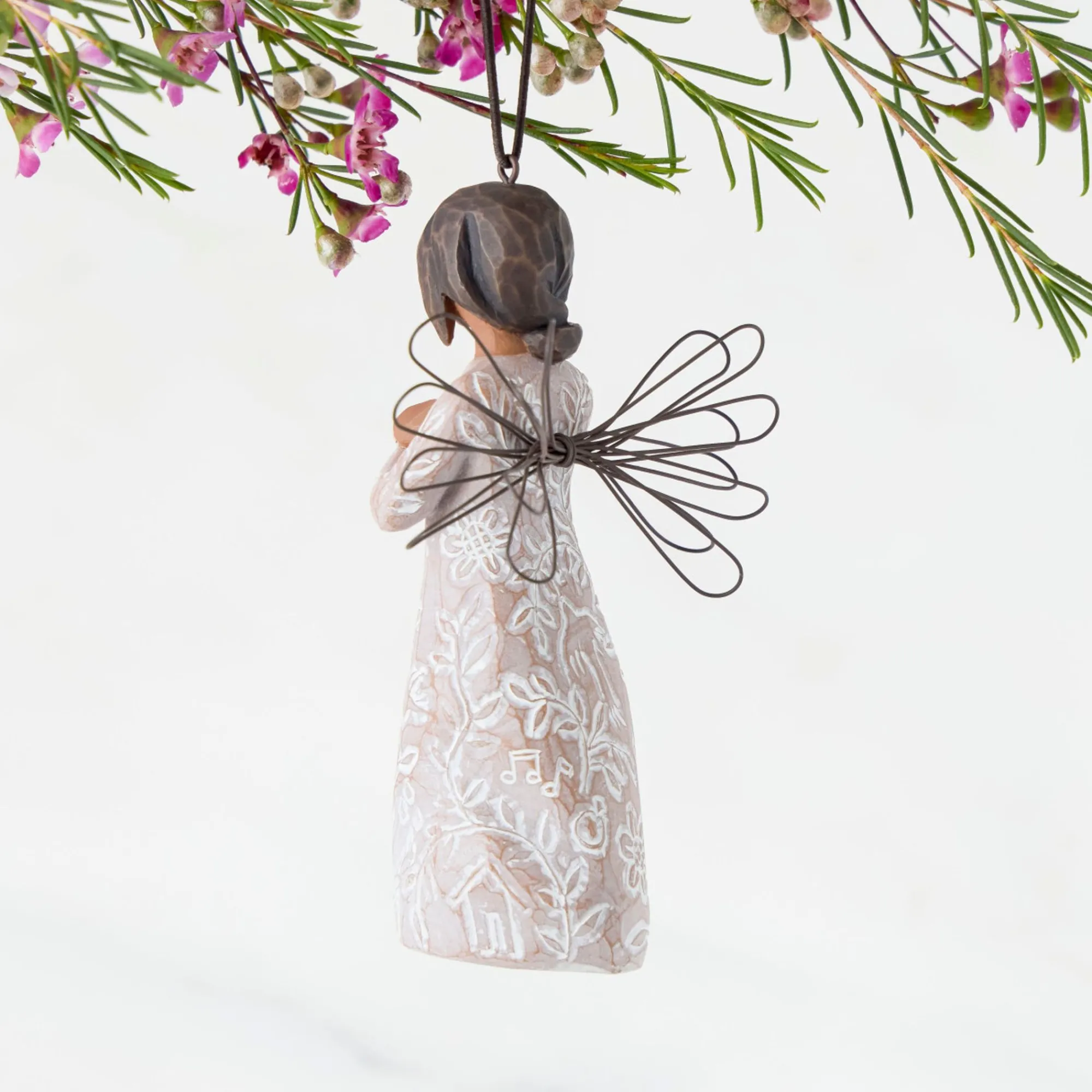 remembrance_darker_skin_o_2.webp Willow Tree Christmas | Remembrance (Darker Skin) Ornament